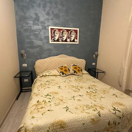 רומא Marcelina Holidays Rooms מראה חיצוני תמונה