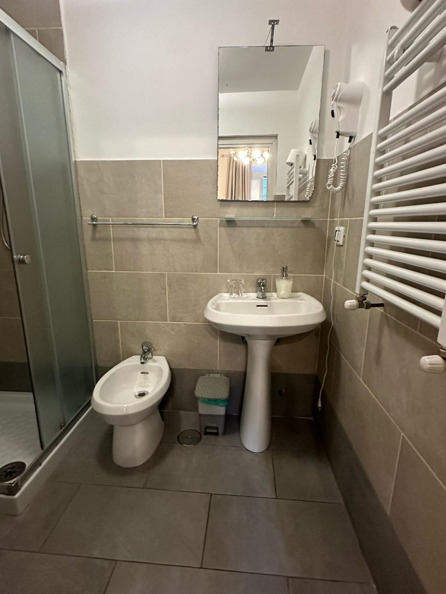 רומא Marcelina Holidays Rooms מראה חיצוני תמונה